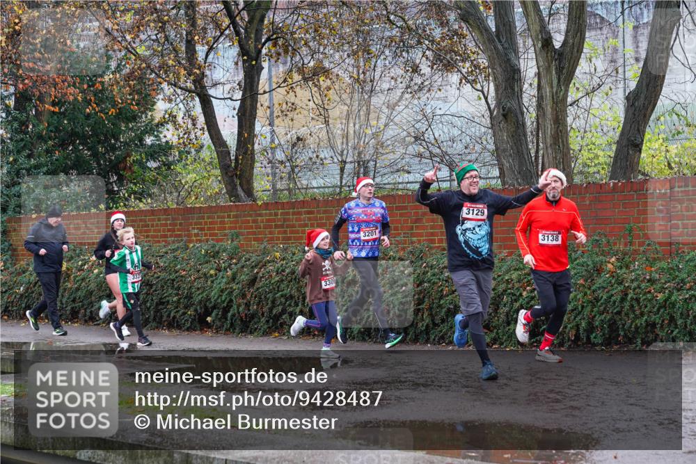 07.12.2025 - St. Pauli X-Mass-Run No. 15 Michael Burmester http://msf.ph/oto/9428487 07.12.2025 11:01:41 Laufen 3309, 3201, 3129, 3138 meine-sportfotos.de