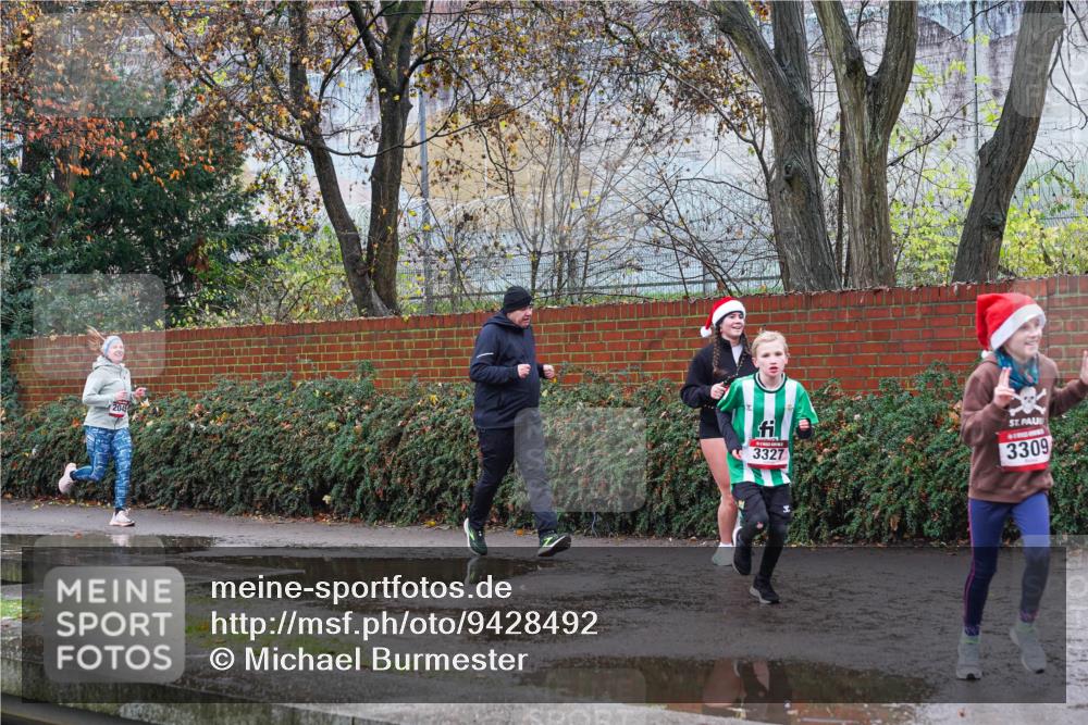 07.12.2025 - St. Pauli X-Mass-Run No. 15 Michael Burmester http://msf.ph/oto/9428492 07.12.2025 11:01:44 Laufen 204, 3327, 3309 meine-sportfotos.de