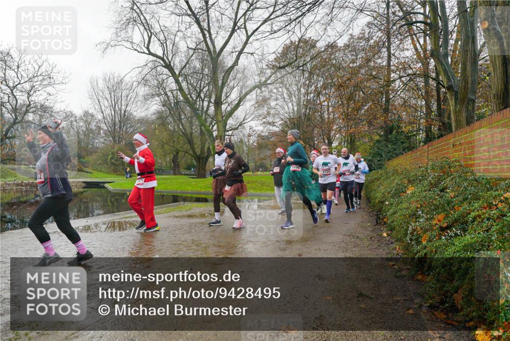 07.12.2025 - St. Pauli X-Mass-Run No. 15 Michael Burmester http://msf.ph/oto/9428495 07.12.2025 11:44:29 Laufen 374, 3427, 3595, 4731 meine-sportfotos.de