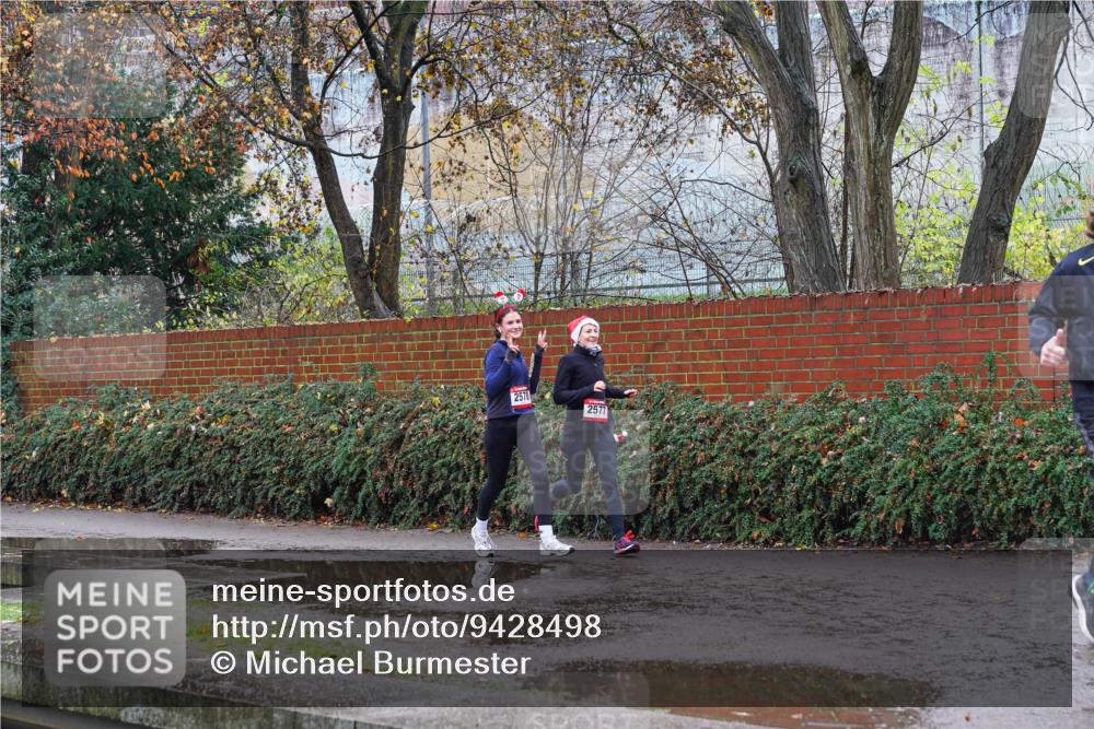07.12.2025 - St. Pauli X-Mass-Run No. 15 Michael Burmester http://msf.ph/oto/9428498 07.12.2025 11:01:48 Laufen 2578, 2577 meine-sportfotos.de
