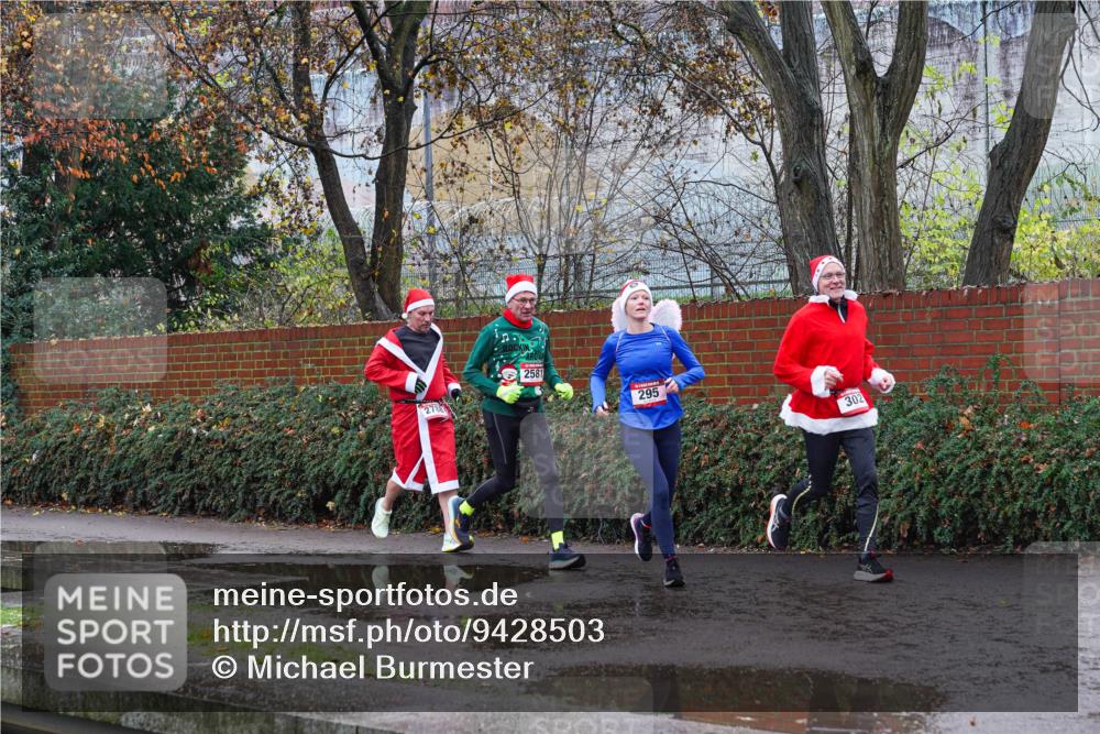 07.12.2025 - St. Pauli X-Mass-Run No. 15 Michael Burmester http://msf.ph/oto/9428503 07.12.2025 11:01:56 Laufen 2581, 295, 302 meine-sportfotos.de