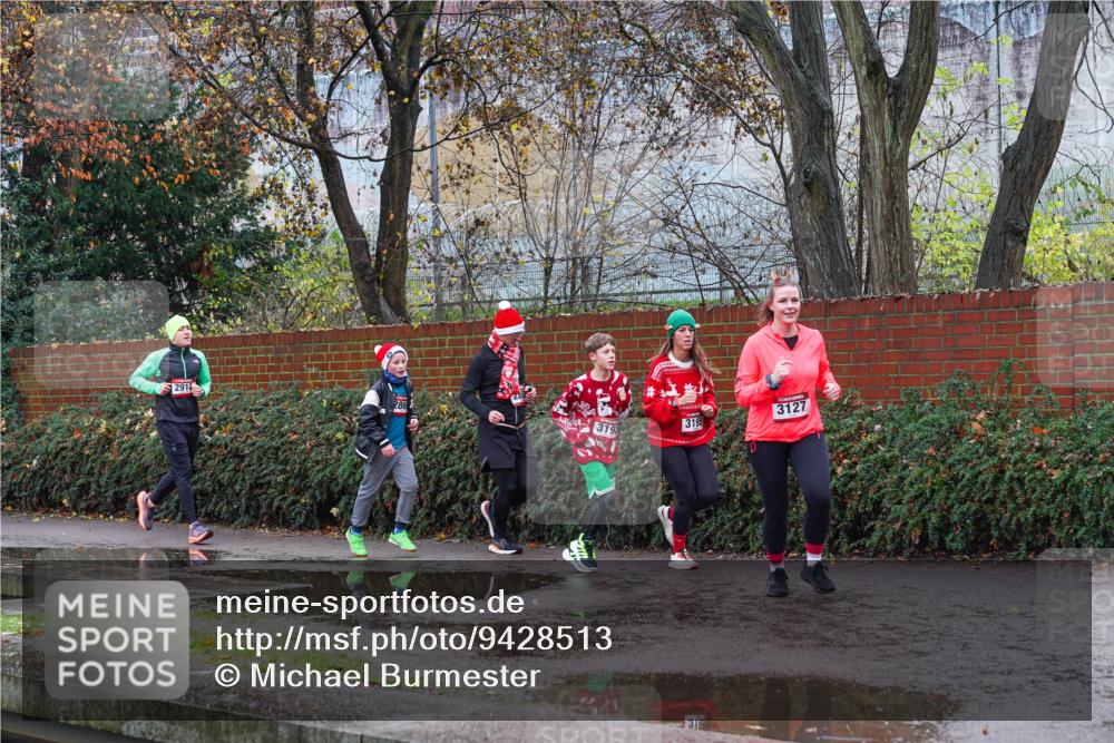 07.12.2025 - St. Pauli X-Mass-Run No. 15 Michael Burmester http://msf.ph/oto/9428513 07.12.2025 11:02:16 Laufen 291, 3195, 3127 meine-sportfotos.de