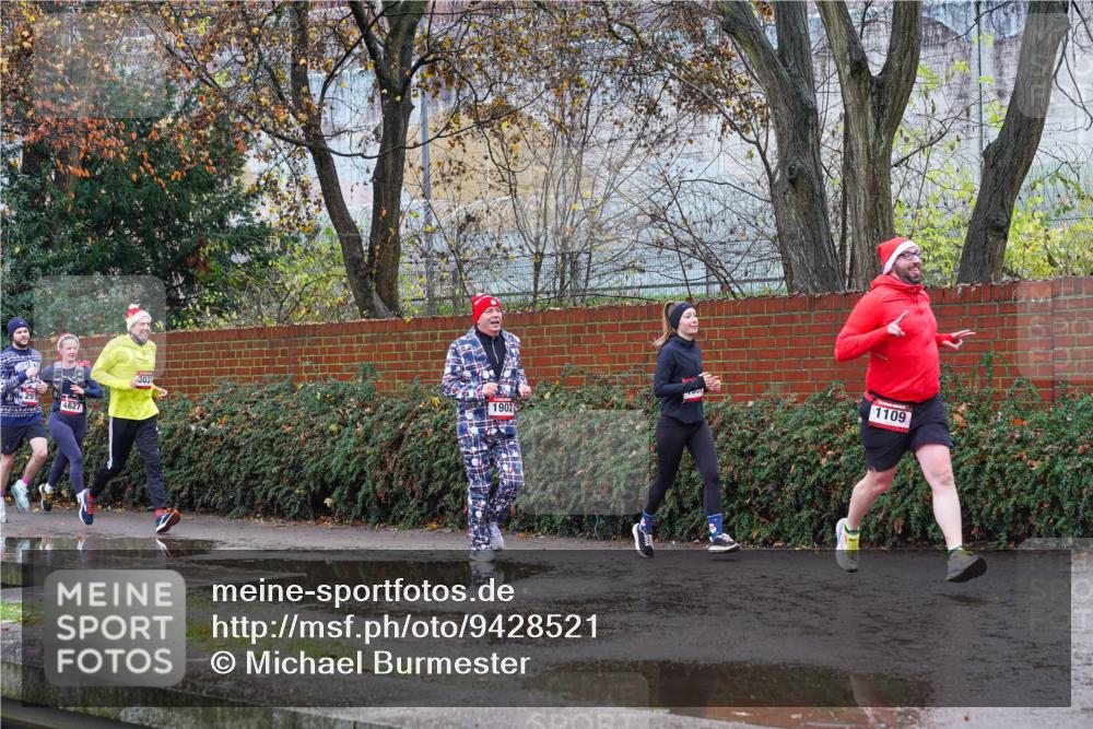 07.12.2025 - St. Pauli X-Mass-Run No. 15 Michael Burmester http://msf.ph/oto/9428521 07.12.2025 11:02:23 Laufen 4627, 3037, 1902, 1109 meine-sportfotos.de