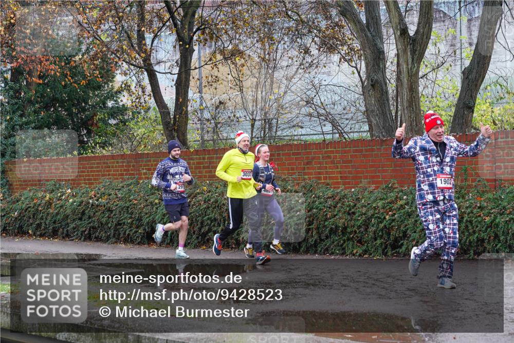 07.12.2025 - St. Pauli X-Mass-Run No. 15 Michael Burmester http://msf.ph/oto/9428523 07.12.2025 11:02:24 Laufen 291, 3037, 4021, 1902 meine-sportfotos.de