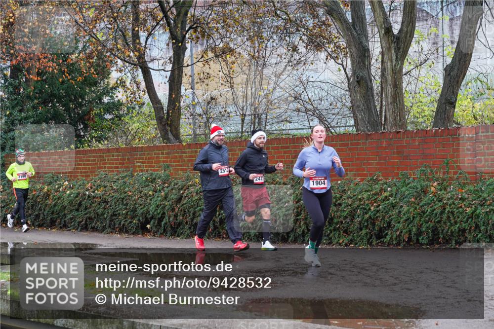 07.12.2025 - St. Pauli X-Mass-Run No. 15 Michael Burmester http://msf.ph/oto/9428532 07.12.2025 11:02:37 Laufen 3190, 2513, 2471, 1904 meine-sportfotos.de