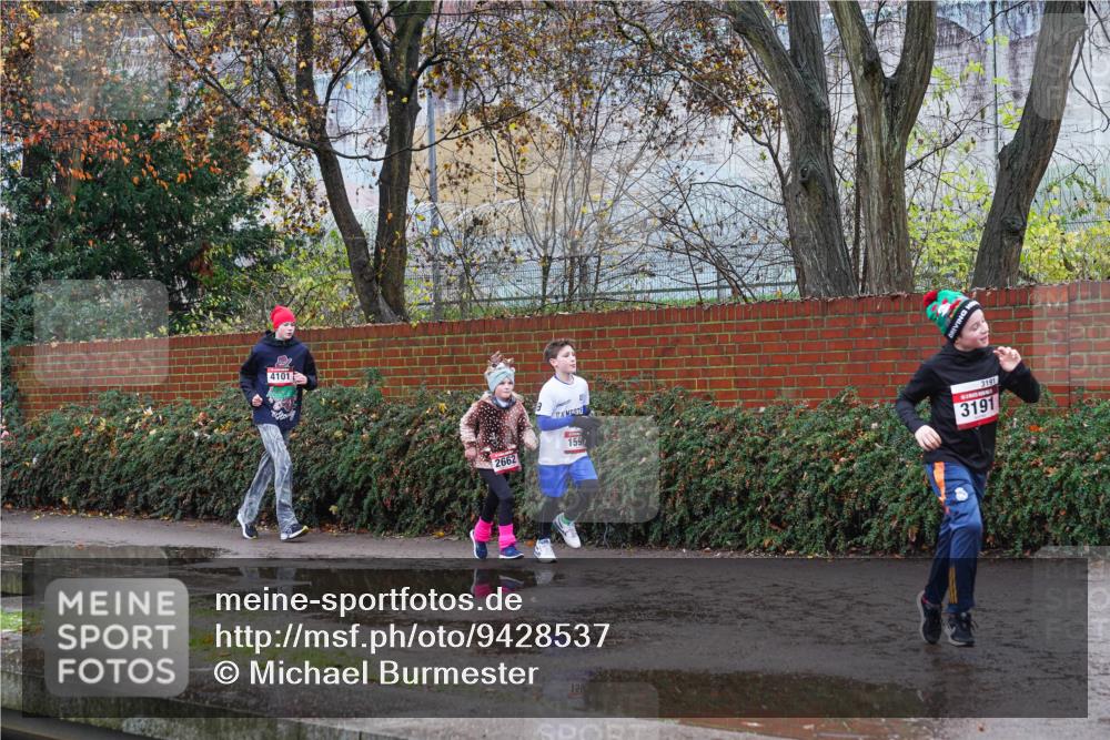 07.12.2025 - St. Pauli X-Mass-Run No. 15 Michael Burmester http://msf.ph/oto/9428537 07.12.2025 11:02:42 Laufen 4101, 2662, 128, 159, 3191, 3191 meine-sportfotos.de