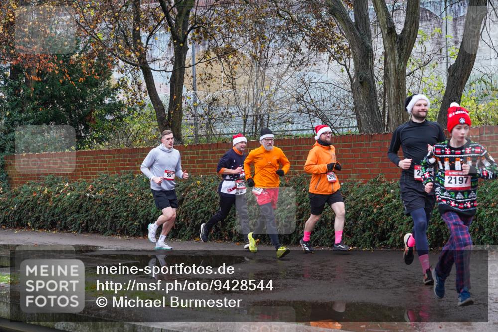 07.12.2025 - St. Pauli X-Mass-Run No. 15 Michael Burmester http://msf.ph/oto/9428544 07.12.2025 11:02:46 Laufen 551, 206, 407, 2197, 2064, 2 meine-sportfotos.de