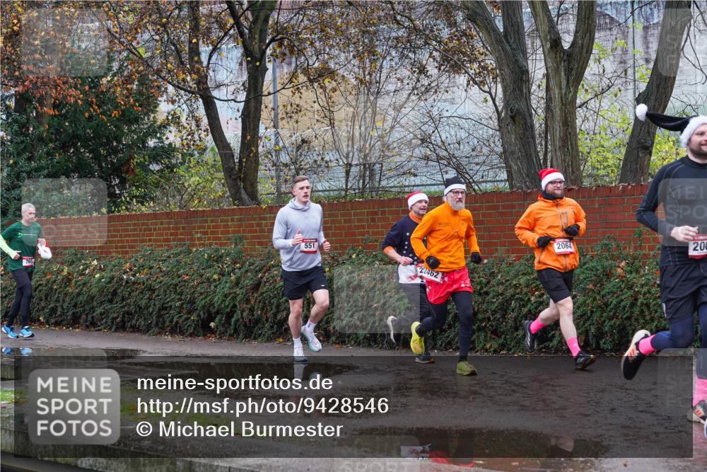 07.12.2025 - St. Pauli X-Mass-Run No. 15 Michael Burmester http://msf.ph/oto/9428546 07.12.2025 11:02:46 Laufen 551, 22462, 765, 2064, 206 meine-sportfotos.de