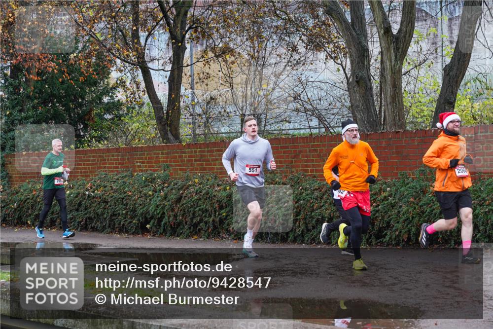 07.12.2025 - St. Pauli X-Mass-Run No. 15 Michael Burmester http://msf.ph/oto/9428547 07.12.2025 11:02:47 Laufen 551, 2064, 765 meine-sportfotos.de