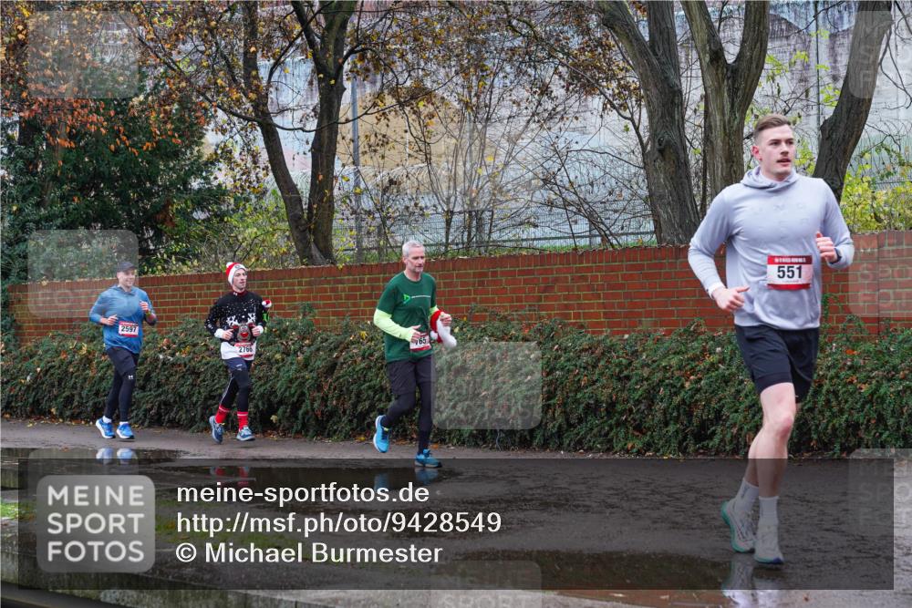 07.12.2025 - St. Pauli X-Mass-Run No. 15 Michael Burmester http://msf.ph/oto/9428549 07.12.2025 11:02:48 Laufen 2597, 2766, 65, 551 meine-sportfotos.de