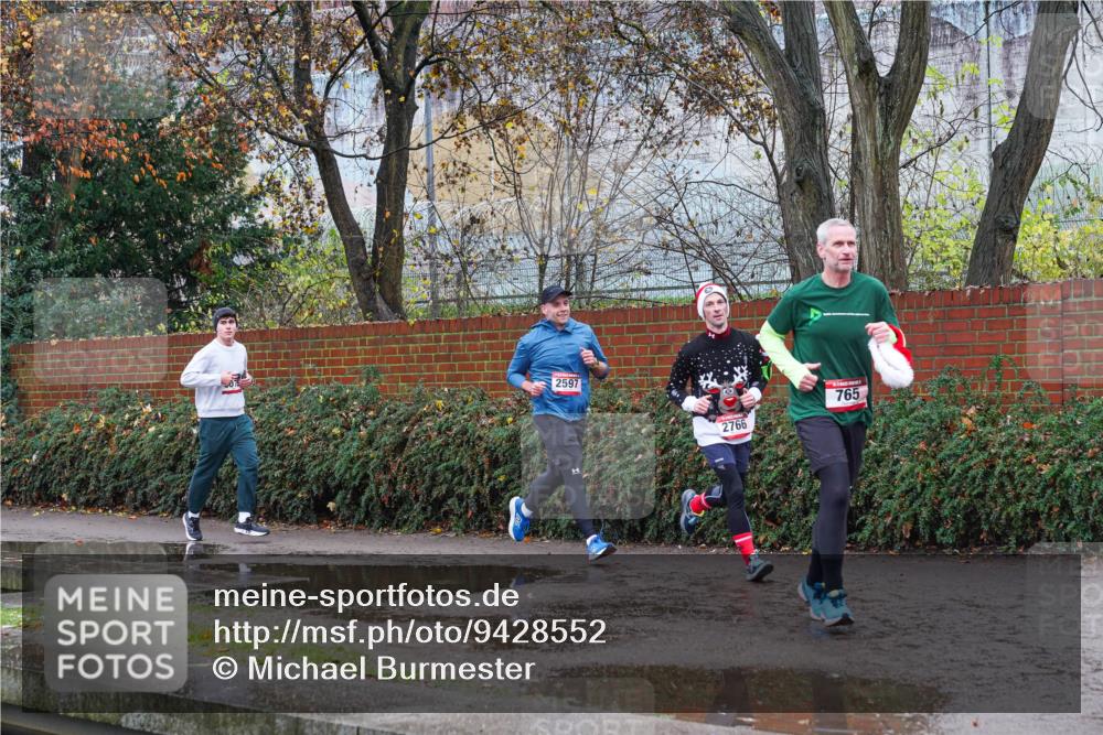 07.12.2025 - St. Pauli X-Mass-Run No. 15 Michael Burmester http://msf.ph/oto/9428552 07.12.2025 11:02:50 Laufen 2597, 2766, 765 meine-sportfotos.de