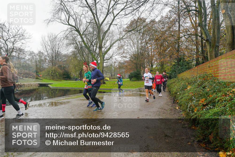 07.12.2025 - St. Pauli X-Mass-Run No. 15 Michael Burmester http://msf.ph/oto/9428565 07.12.2025 11:44:53 Laufen 4724, 2414 meine-sportfotos.de