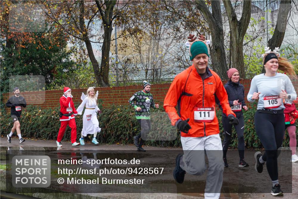 07.12.2025 - St. Pauli X-Mass-Run No. 15 Michael Burmester http://msf.ph/oto/9428567 07.12.2025 11:02:59 Laufen 3304, 1779, 1775, 111, 3126, 105 meine-sportfotos.de