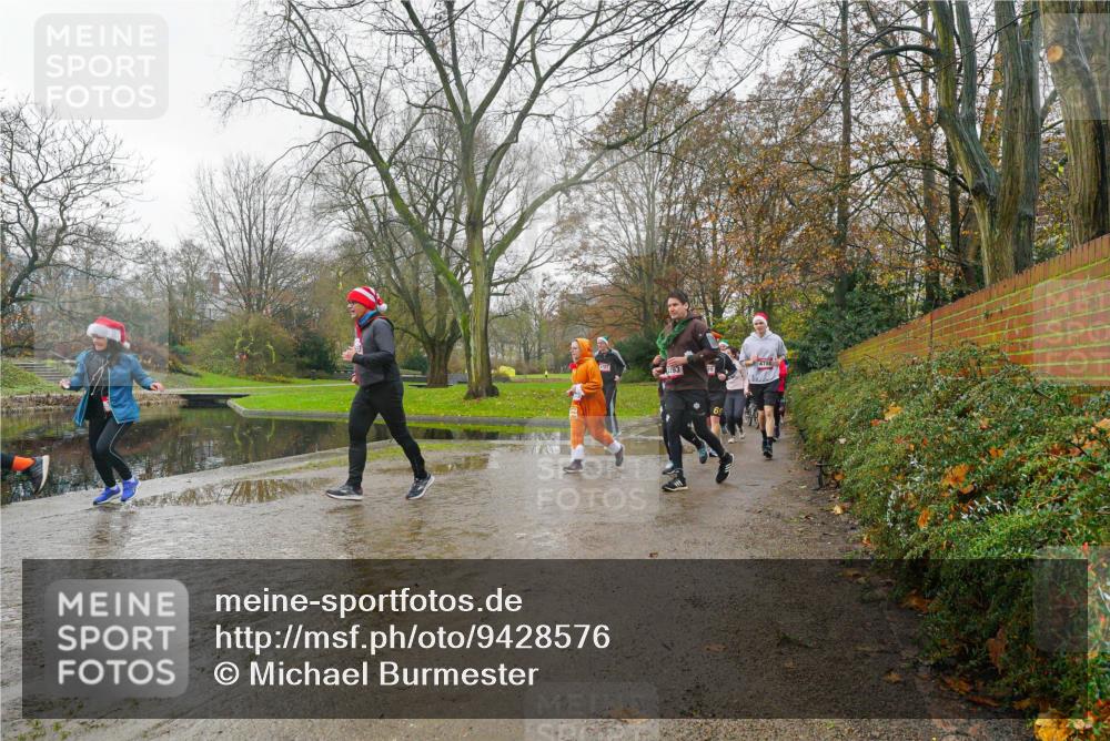 07.12.2025 - St. Pauli X-Mass-Run No. 15 Michael Burmester http://msf.ph/oto/9428576 07.12.2025 11:44:57 Laufen 2393, 478 meine-sportfotos.de