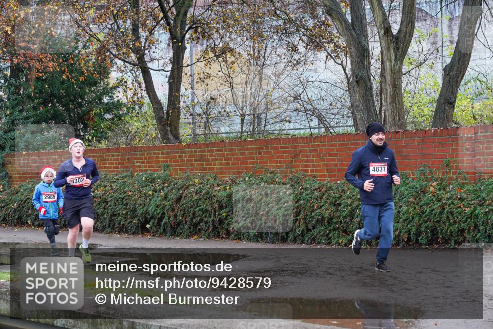 07.12.2025 - St. Pauli X-Mass-Run No. 15 Michael Burmester http://msf.ph/oto/9428579 07.12.2025 11:03:18 Laufen 2985, 3302, 4637 meine-sportfotos.de