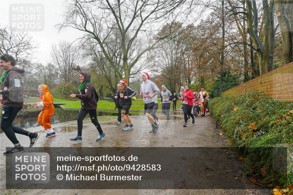 07.12.2025 - St. Pauli X-Mass-Run No. 15 Michael Burmester http://msf.ph/oto/9428583 07.12.2025 11:44:59 Laufen 69, 4788, 4786, 1244 meine-sportfotos.de