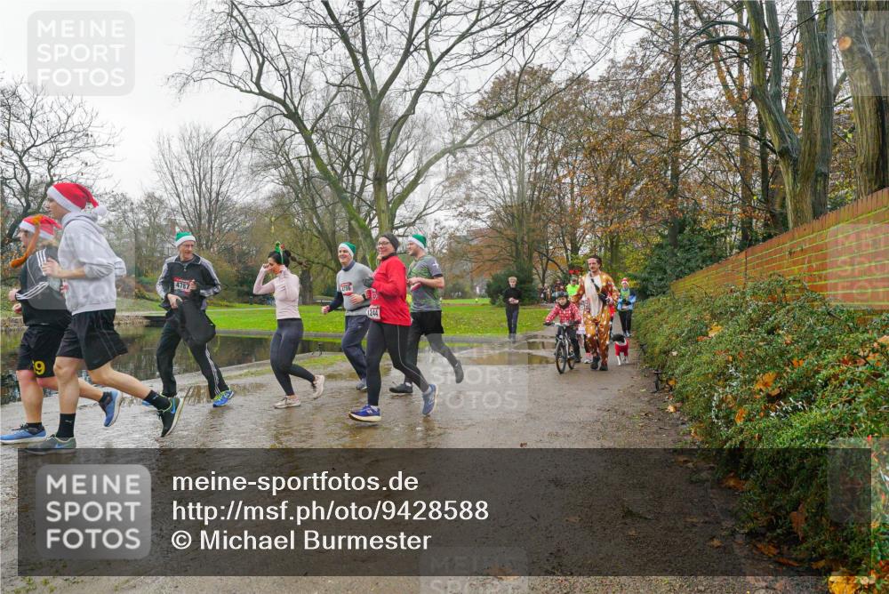 07.12.2025 - St. Pauli X-Mass-Run No. 15 Michael Burmester http://msf.ph/oto/9428588 07.12.2025 11:45:00 Laufen 19, 4787, 4786, 1244 meine-sportfotos.de