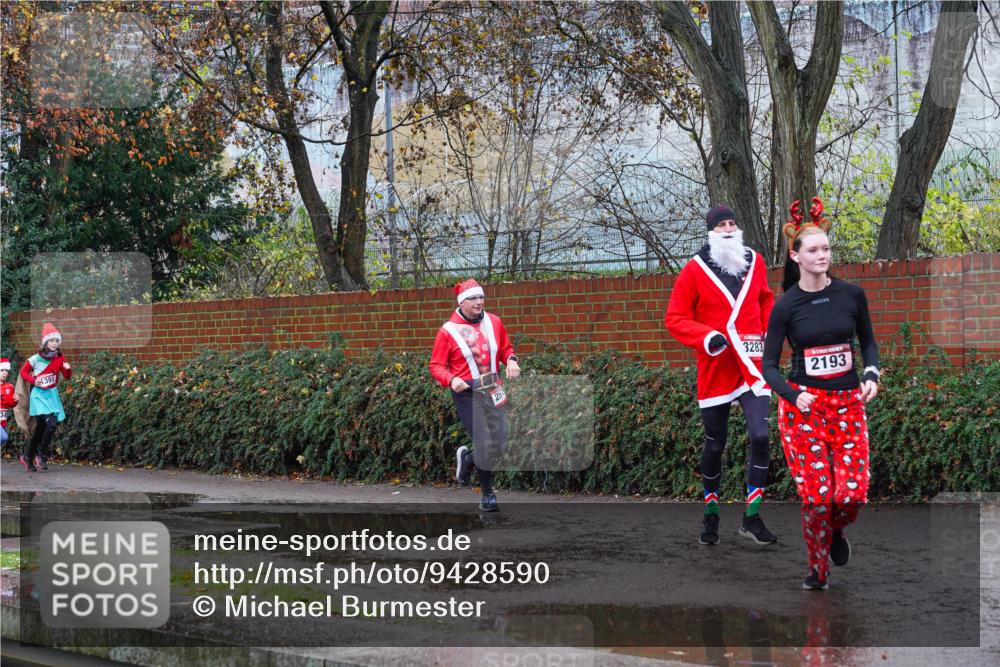 07.12.2025 - St. Pauli X-Mass-Run No. 15 Michael Burmester http://msf.ph/oto/9428590 07.12.2025 11:03:25 Laufen 391, 3283, 2193 meine-sportfotos.de
