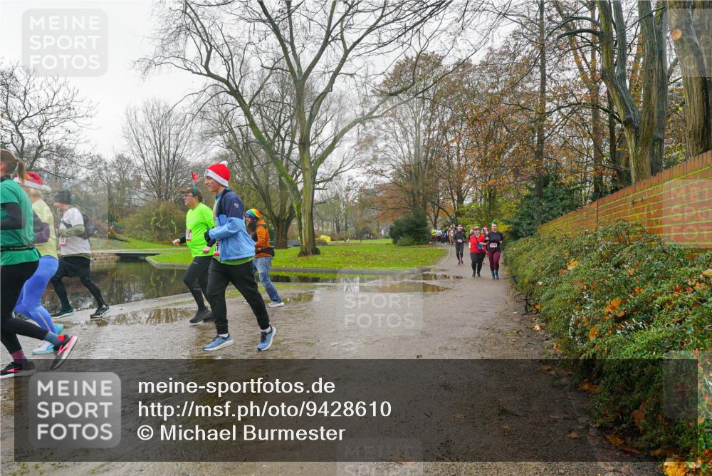 07.12.2025 - St. Pauli X-Mass-Run No. 15 Michael Burmester http://msf.ph/oto/9428610 07.12.2025 11:45:07 Laufen  meine-sportfotos.de