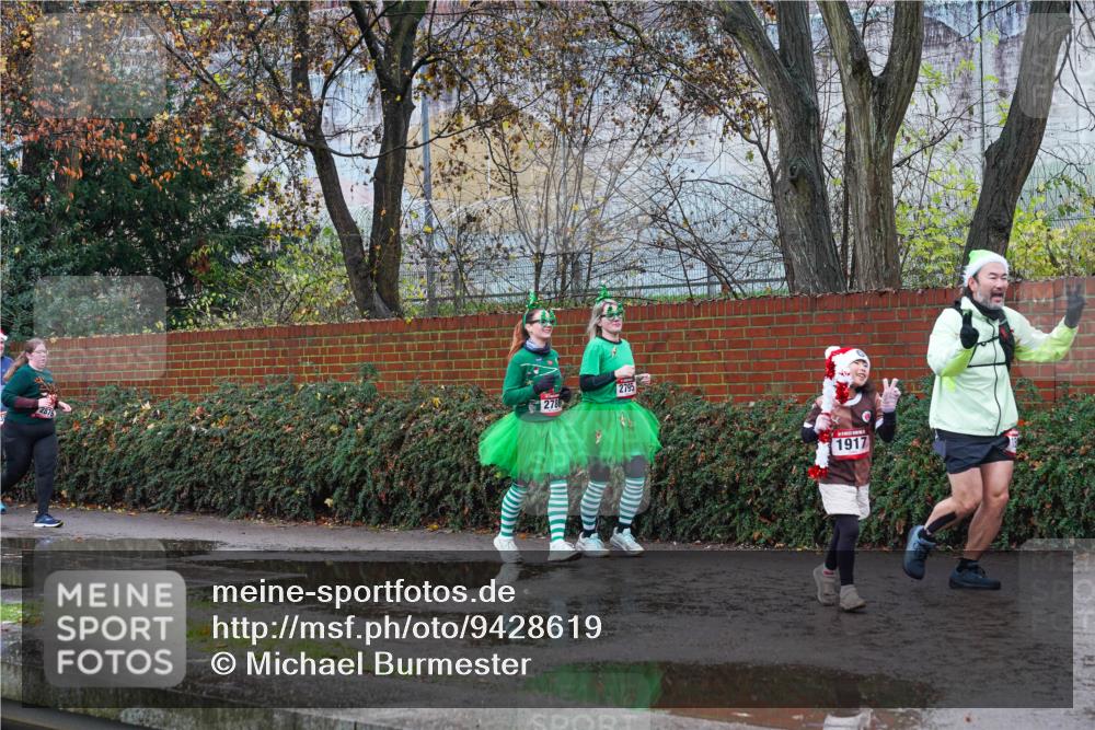 07.12.2025 - St. Pauli X-Mass-Run No. 15 Michael Burmester http://msf.ph/oto/9428619 07.12.2025 11:04:05 Laufen 2795, 1917 meine-sportfotos.de