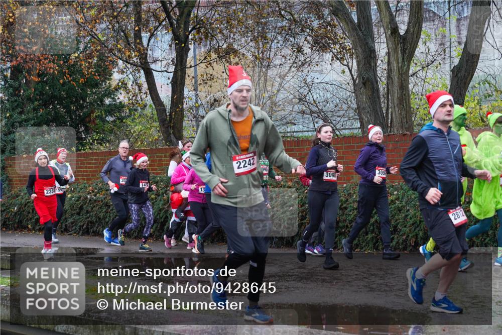 07.12.2025 - St. Pauli X-Mass-Run No. 15 Michael Burmester http://msf.ph/oto/9428645 07.12.2025 11:04:25 Laufen 307, 147, 23861593, 13, 2242, 990, 3098, 3099, 2812 meine-sportfotos.de