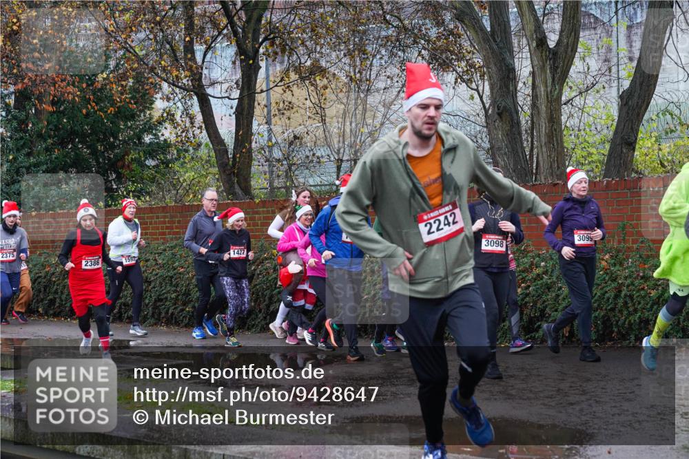 07.12.2025 - St. Pauli X-Mass-Run No. 15 Michael Burmester http://msf.ph/oto/9428647 07.12.2025 11:04:25 Laufen 2375, 1427, 2386, 1593, 2242, 3098, 3095 meine-sportfotos.de