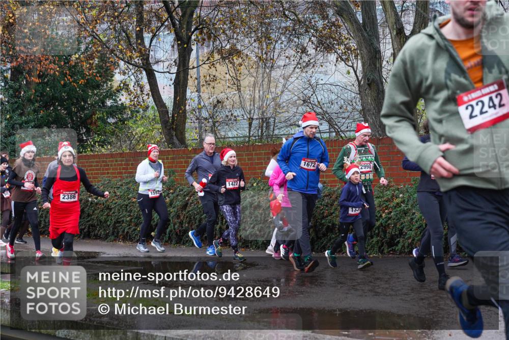 07.12.2025 - St. Pauli X-Mass-Run No. 15 Michael Burmester http://msf.ph/oto/9428649 07.12.2025 11:04:26 Laufen 2386, 1427, 1593, 1672, 1339, 2990, 2242 meine-sportfotos.de