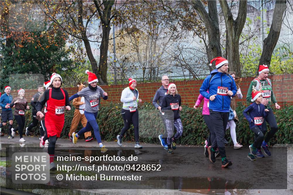 07.12.2025 - St. Pauli X-Mass-Run No. 15 Michael Burmester http://msf.ph/oto/9428652 07.12.2025 11:04:27 Laufen 2821, 2386, 2375, 1593, 427, 1672, 2990, 1339 meine-sportfotos.de