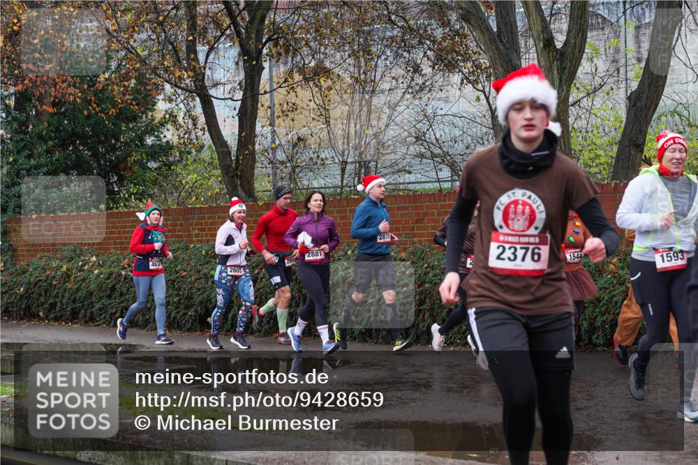 07.12.2025 - St. Pauli X-Mass-Run No. 15 Michael Burmester http://msf.ph/oto/9428659 07.12.2025 11:04:30 Laufen 4632, 2605, 2881, 2875, 2376, 1544, 1593 meine-sportfotos.de