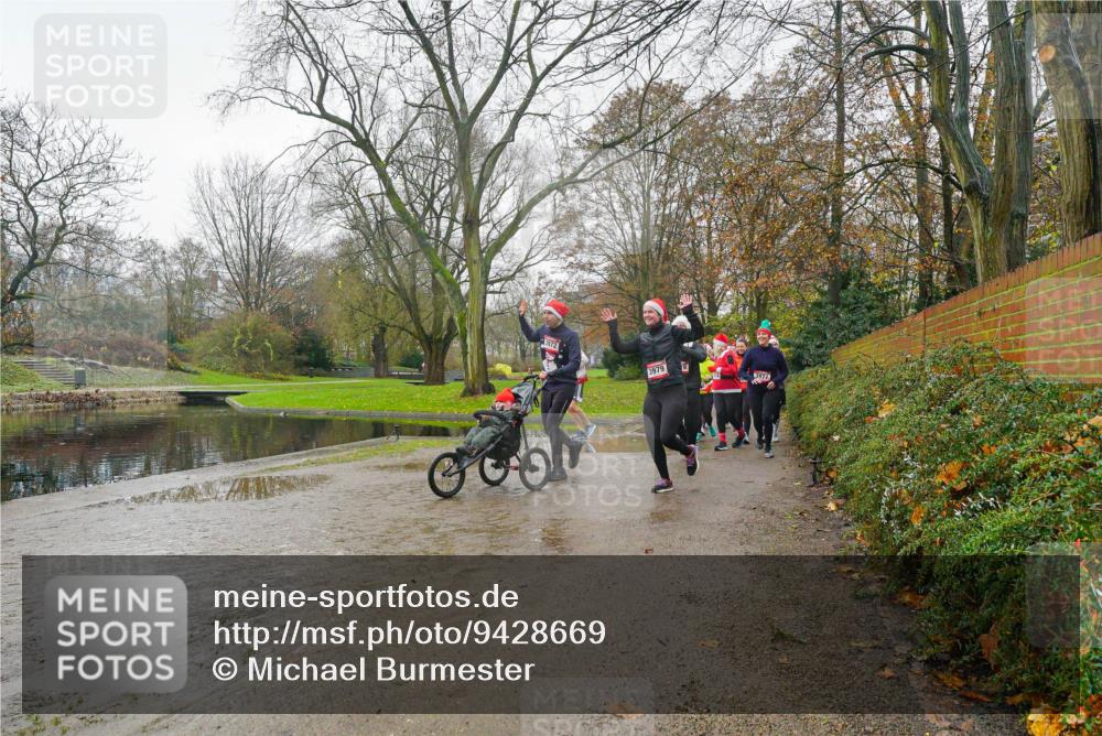 07.12.2025 - St. Pauli X-Mass-Run No. 15 Michael Burmester http://msf.ph/oto/9428669 07.12.2025 11:45:39 Laufen 3979, 3977 meine-sportfotos.de