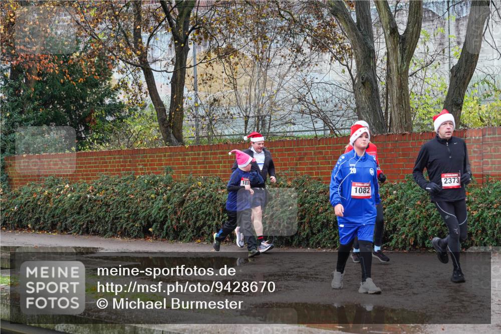 07.12.2025 - St. Pauli X-Mass-Run No. 15 Michael Burmester http://msf.ph/oto/9428670 07.12.2025 11:04:38 Laufen 1858, 1082, 2373 meine-sportfotos.de