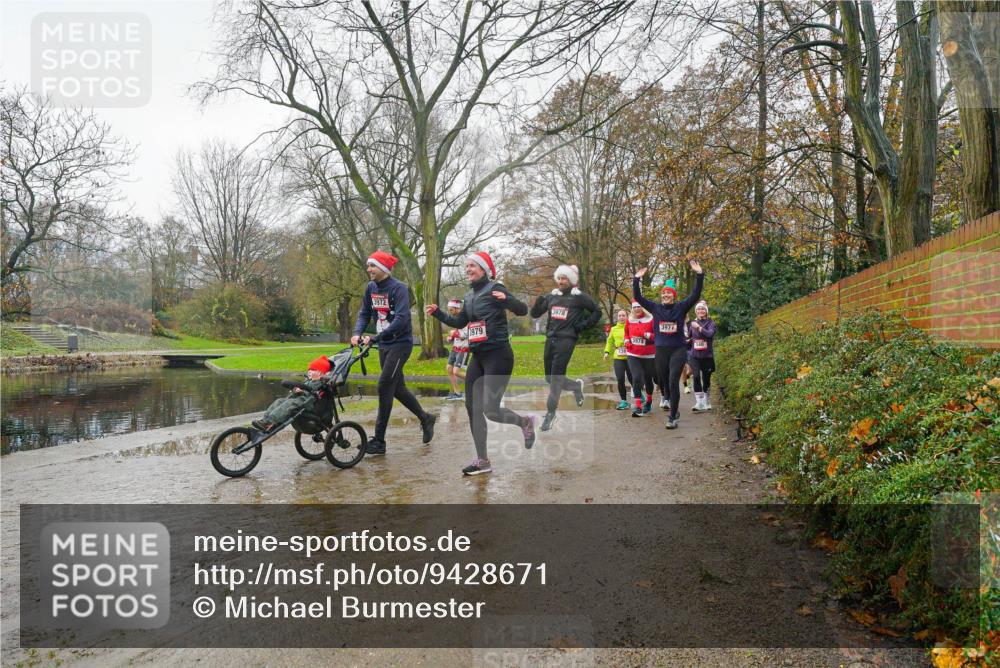 07.12.2025 - St. Pauli X-Mass-Run No. 15 Michael Burmester http://msf.ph/oto/9428671 07.12.2025 11:45:40 Laufen 3972, 1979, 3978, 3974, 3977, 140 meine-sportfotos.de