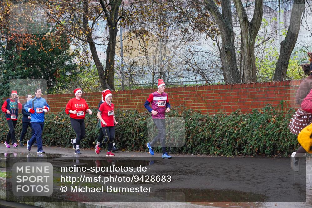 07.12.2025 - St. Pauli X-Mass-Run No. 15 Michael Burmester http://msf.ph/oto/9428683 07.12.2025 11:04:48 Laufen 1632, 2234, 2498, 2237, 2240 meine-sportfotos.de