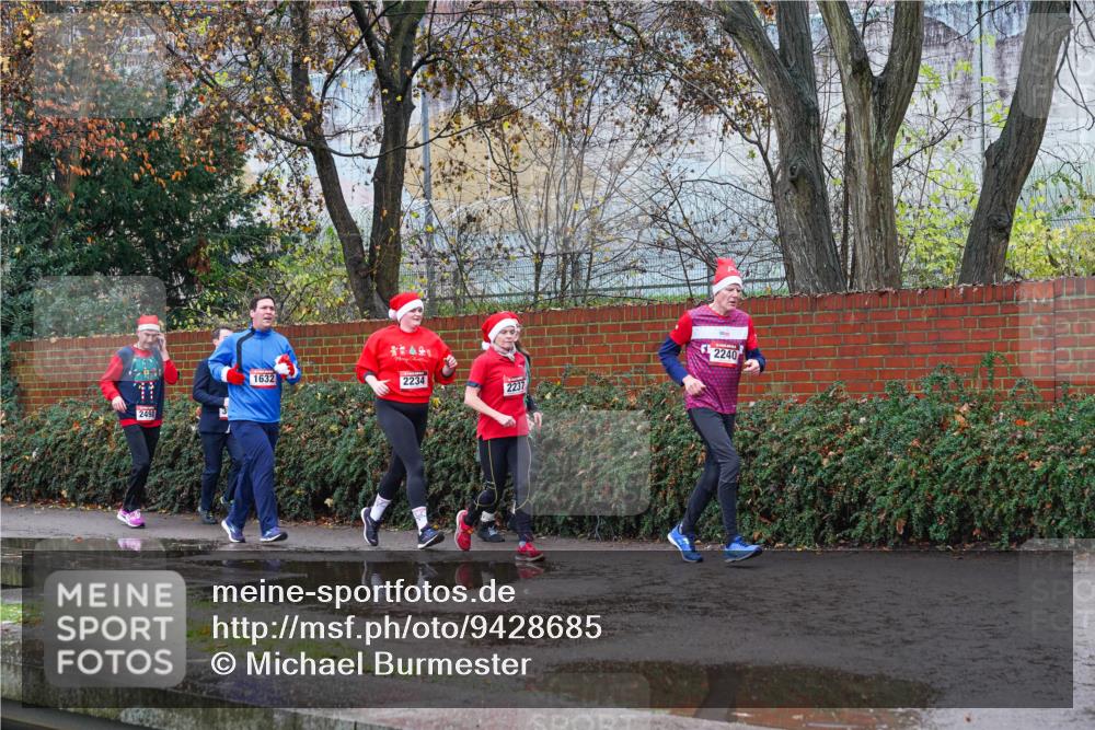 07.12.2025 - St. Pauli X-Mass-Run No. 15 Michael Burmester http://msf.ph/oto/9428685 07.12.2025 11:04:49 Laufen 2498, 1632, 2234, 2237, 2240 meine-sportfotos.de