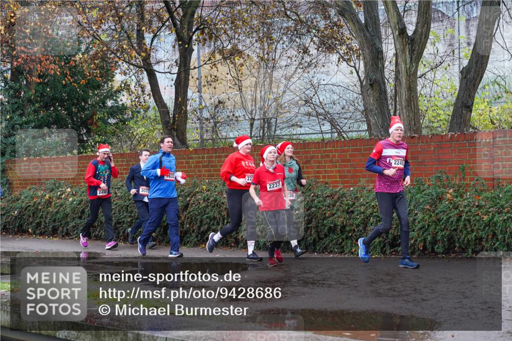 07.12.2025 - St. Pauli X-Mass-Run No. 15 Michael Burmester http://msf.ph/oto/9428686 07.12.2025 11:04:50 Laufen 2498, 3073, 632, 22, 2237, 236, 2240 meine-sportfotos.de