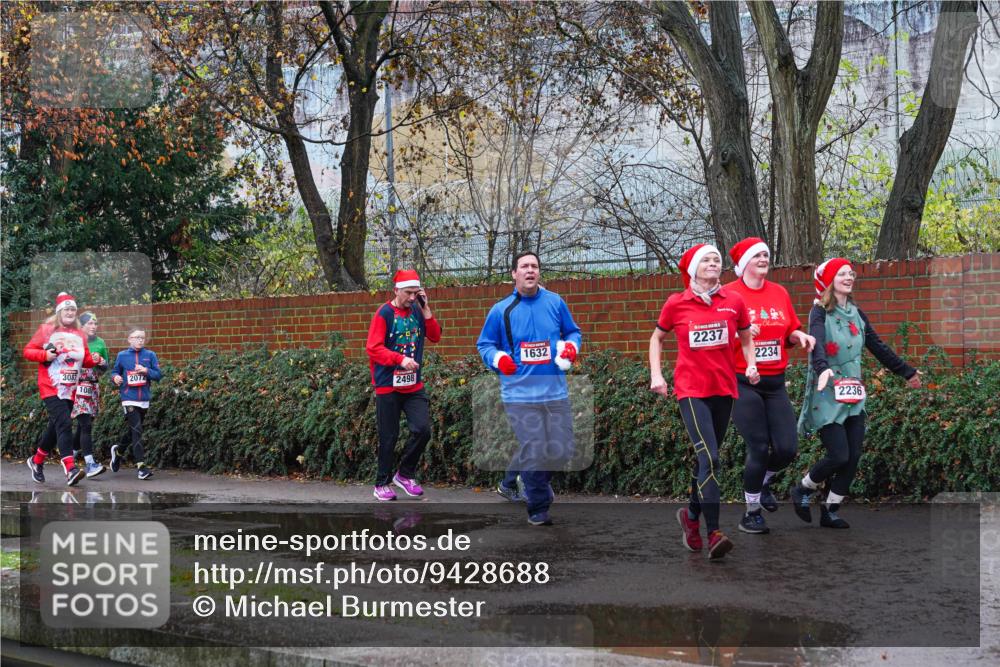 07.12.2025 - St. Pauli X-Mass-Run No. 15 Michael Burmester http://msf.ph/oto/9428688 07.12.2025 11:04:51 Laufen 2237, 1632, 2234, 3087, 2072, 2498, 2236 meine-sportfotos.de
