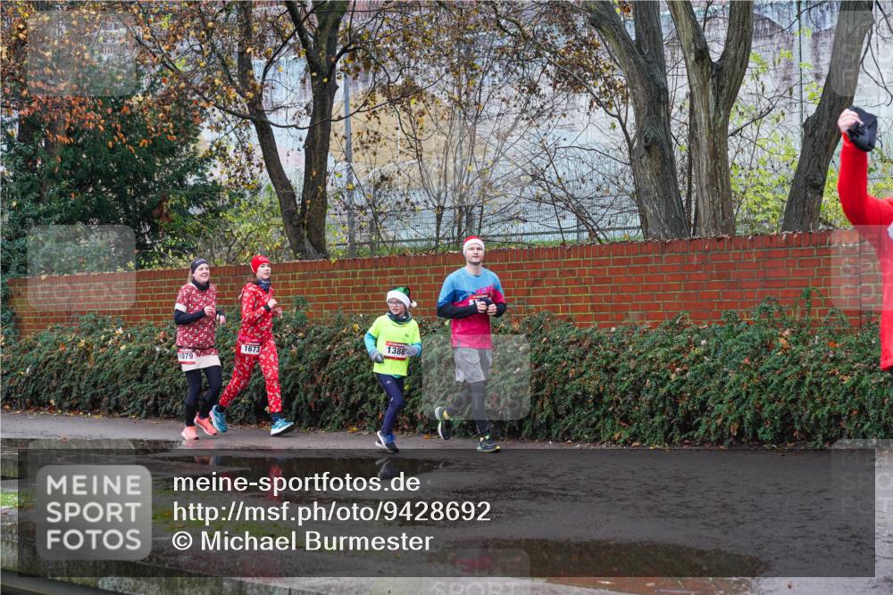 07.12.2025 - St. Pauli X-Mass-Run No. 15 Michael Burmester http://msf.ph/oto/9428692 07.12.2025 11:04:57 Laufen 1673, 1388, 1079 meine-sportfotos.de