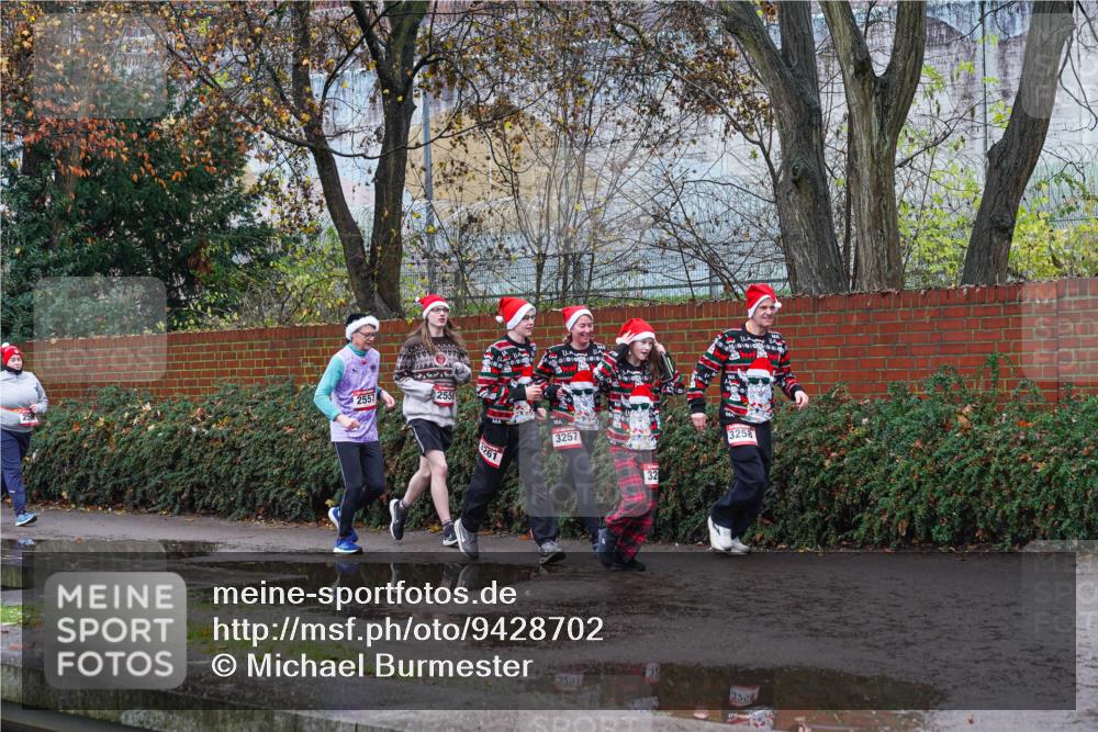 07.12.2025 - St. Pauli X-Mass-Run No. 15 Michael Burmester http://msf.ph/oto/9428702 07.12.2025 11:05:06 Laufen 2557, 255, 261, 3257, 321, 3258, 332 meine-sportfotos.de