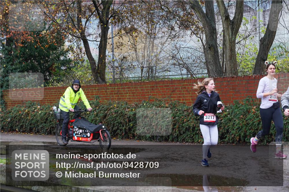 07.12.2025 - St. Pauli X-Mass-Run No. 15 Michael Burmester http://msf.ph/oto/9428709 07.12.2025 11:05:12 Laufen 3217, 2124 meine-sportfotos.de