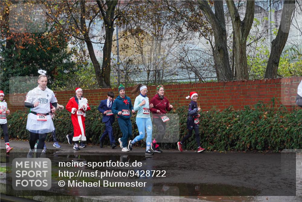 07.12.2025 - St. Pauli X-Mass-Run No. 15 Michael Burmester http://msf.ph/oto/9428722 07.12.2025 11:05:25 Laufen 2176, 870, 3092, 2175, 865, 2441, 24 meine-sportfotos.de