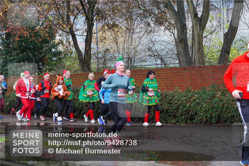 07.12.2025 - St. Pauli X-Mass-Run No. 15 Michael Burmester http://msf.ph/oto/9428738 07.12.2025 11:05:37 Laufen 2749, 240, 2972, 2308, 2311, 2399, 23, 2314 meine-sportfotos.de