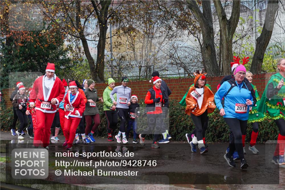 07.12.2025 - St. Pauli X-Mass-Run No. 15 Michael Burmester http://msf.ph/oto/9428746 07.12.2025 11:05:40 Laufen 2749, 48, 674, 2402, 2400, 2972, 2308, 2017 meine-sportfotos.de