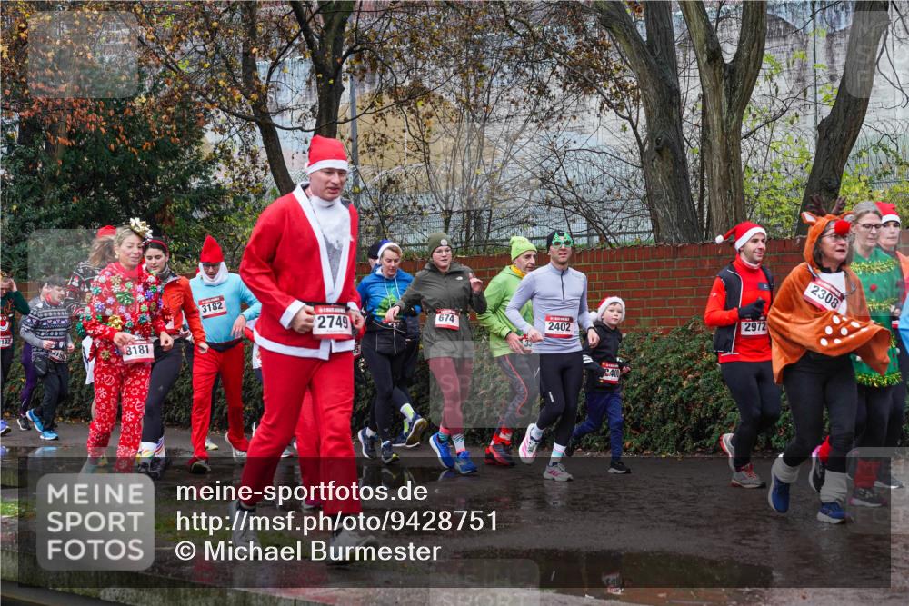 07.12.2025 - St. Pauli X-Mass-Run No. 15 Michael Burmester http://msf.ph/oto/9428751 07.12.2025 11:05:41 Laufen 192, 8181, 3182, 674, 2749, 2402, 40, 2972, 2308 meine-sportfotos.de