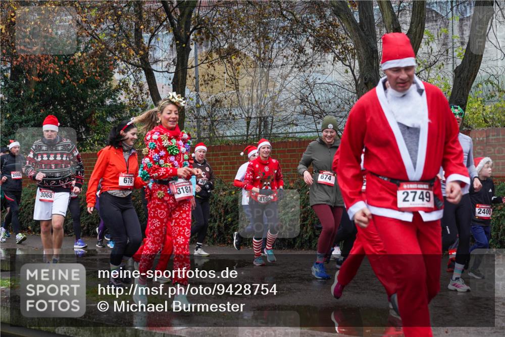 07.12.2025 - St. Pauli X-Mass-Run No. 15 Michael Burmester http://msf.ph/oto/9428754 07.12.2025 11:05:42 Laufen 2000, 8888, 3068, 678, 307, 3181, 4105, 674, 2749, 2400 meine-sportfotos.de