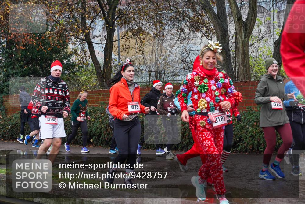 07.12.2025 - St. Pauli X-Mass-Run No. 15 Michael Burmester http://msf.ph/oto/9428757 07.12.2025 11:05:43 Laufen 3068, 678, 192, 8181, 674, 42 meine-sportfotos.de
