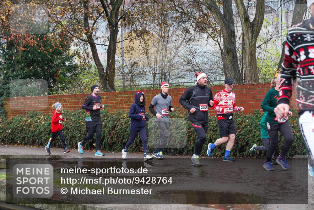 07.12.2025 - St. Pauli X-Mass-Run No. 15 Michael Burmester http://msf.ph/oto/9428764 07.12.2025 11:05:47 Laufen 4644, 2000, 2192 meine-sportfotos.de