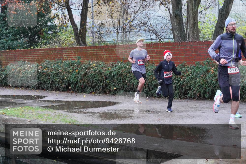 07.12.2025 - St. Pauli X-Mass-Run No. 15 Michael Burmester http://msf.ph/oto/9428768 07.12.2025 09:37:25 Laufen 2224, 2030, 3110 meine-sportfotos.de