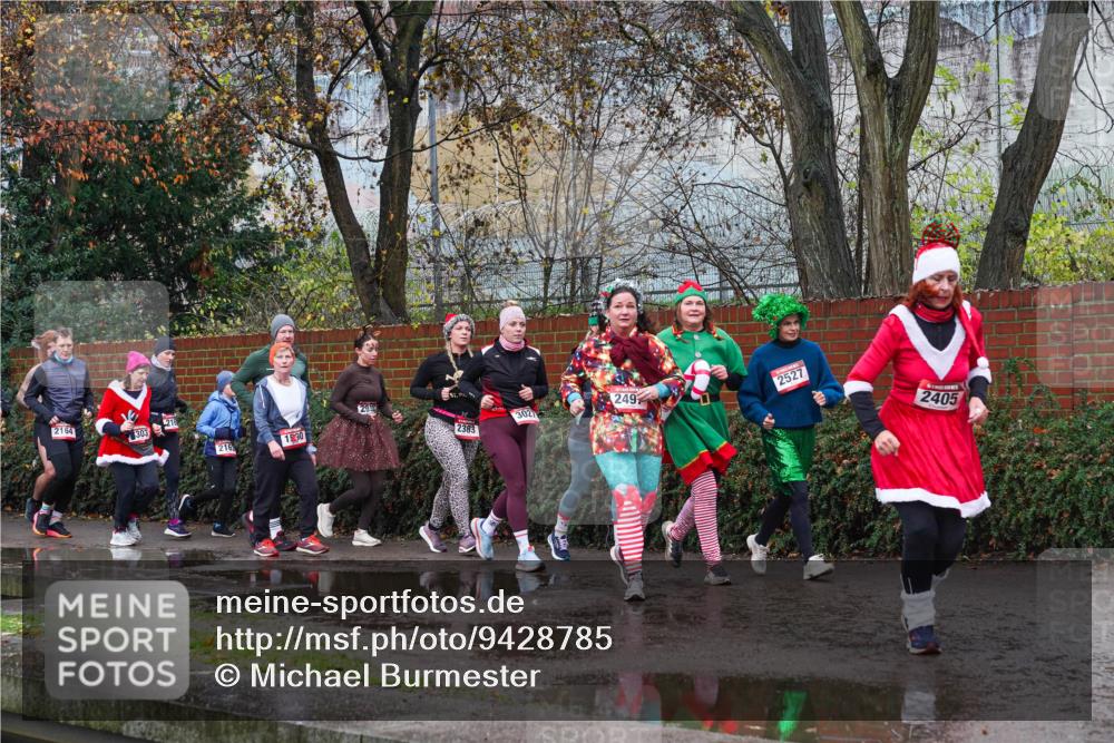 07.12.2025 - St. Pauli X-Mass-Run No. 15 Michael Burmester http://msf.ph/oto/9428785 07.12.2025 11:06:04 Laufen 2164, 216, 2527, 303, 249, 3027, 216, 1930, 2383, 2405 meine-sportfotos.de