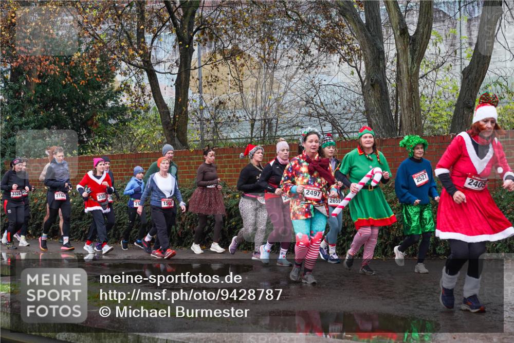 07.12.2025 - St. Pauli X-Mass-Run No. 15 Michael Burmester http://msf.ph/oto/9428787 07.12.2025 11:06:04 Laufen 3328, 25, 2164, 3303, 21, 150, 30, 2497, 2527, 2655, 2405 meine-sportfotos.de