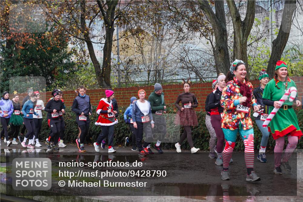 07.12.2025 - St. Pauli X-Mass-Run No. 15 Michael Burmester http://msf.ph/oto/9428790 07.12.2025 11:06:06 Laufen 2637, 28, 2145, 3328, 225, 2164, 15, 0, 2980, 295, 2497, 265 meine-sportfotos.de